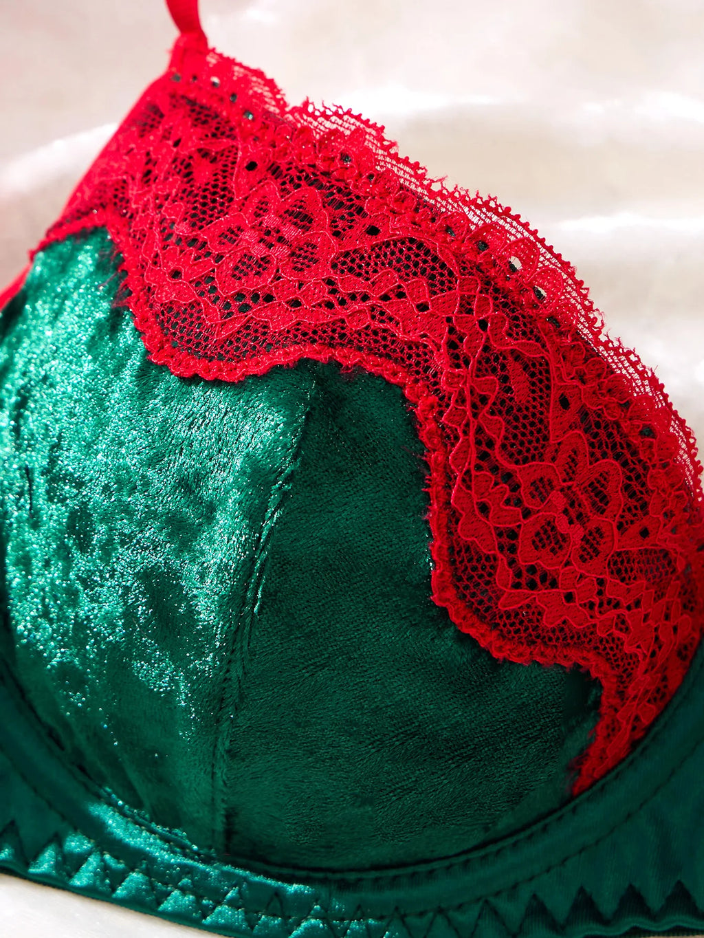 Christmas customized style,Sexy underwear set in green and red, featuring a thong style.Christmas Carnivals Sexy Bra ZA825175