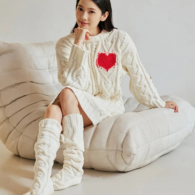 2025 new heart-shaped pattern women's autumn and winter cute soft waxy pajamas, loose lazy style homewear and socks set