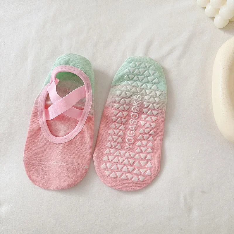 Gradient Non-Slip Yoga Socks for Women Silicone Grip Pilates Toe Socks Anti-Sweat Barefoot Shoes 4-Season Stretchable