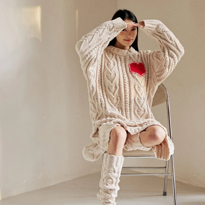 2025 new heart-shaped pattern women's autumn and winter cute soft waxy pajamas, loose lazy style homewear and socks set