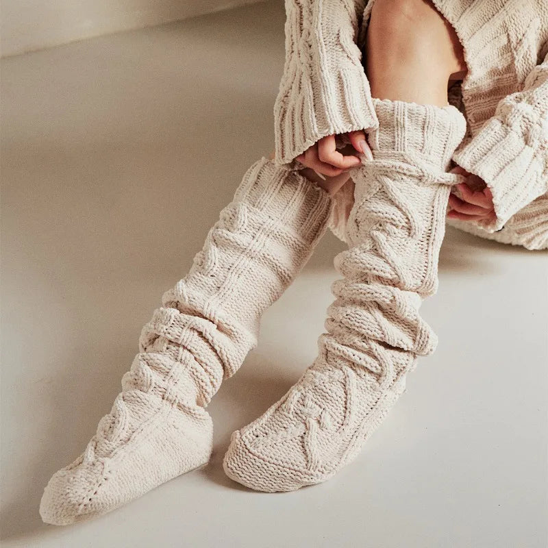 2025 new heart-shaped pattern women's autumn and winter cute soft waxy pajamas, loose lazy style homewear and socks set