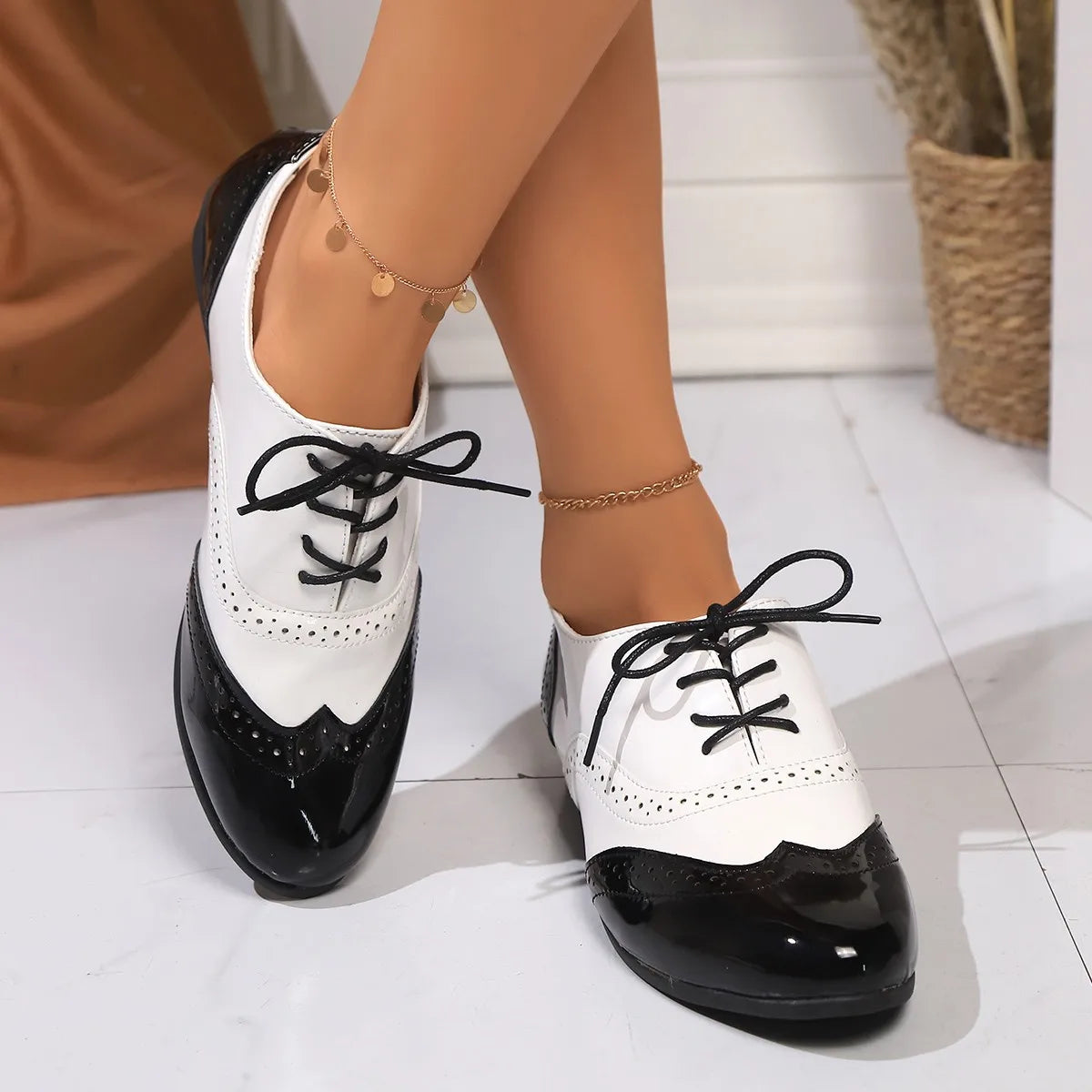 Women's Chunk-Heeled Shoes Large-Sized Color-Blocking Carved Lace-Up Single Shoes Spring 2025 Fashionable Design