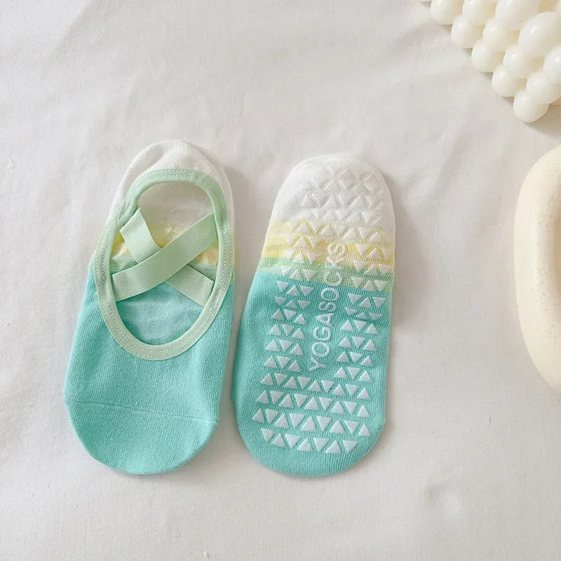 Gradient Non-Slip Yoga Socks for Women Silicone Grip Pilates Toe Socks Anti-Sweat Barefoot Shoes 4-Season Stretchable