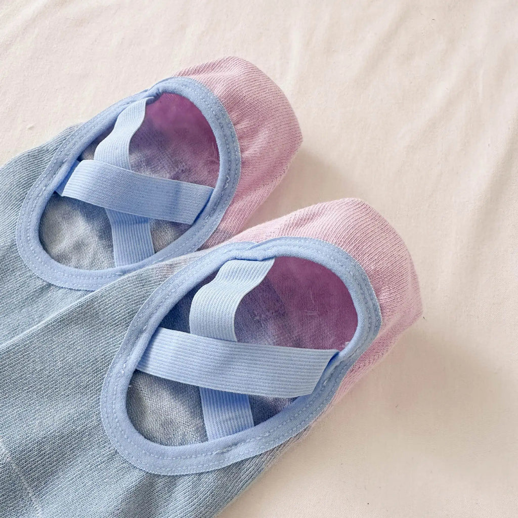 Gradient Non-Slip Yoga Socks for Women Silicone Grip Pilates Toe Socks Anti-Sweat Barefoot Shoes 4-Season Stretchable